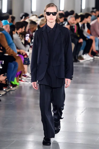 Look 27
